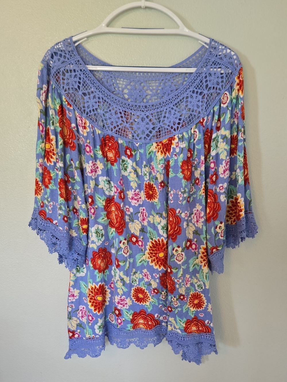 Eye Shadow | Blue Floral Lace Trim Tunic Top Size 1X